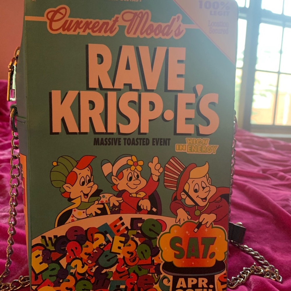 Small teal blue “Rave Krisp-es” purse/clutch!